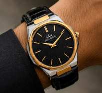 elegance-black-wrist.jpg